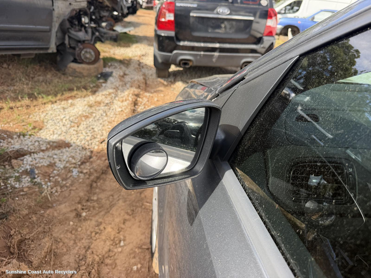 2010-2014 Volkswagen Polo Left Door Mirror