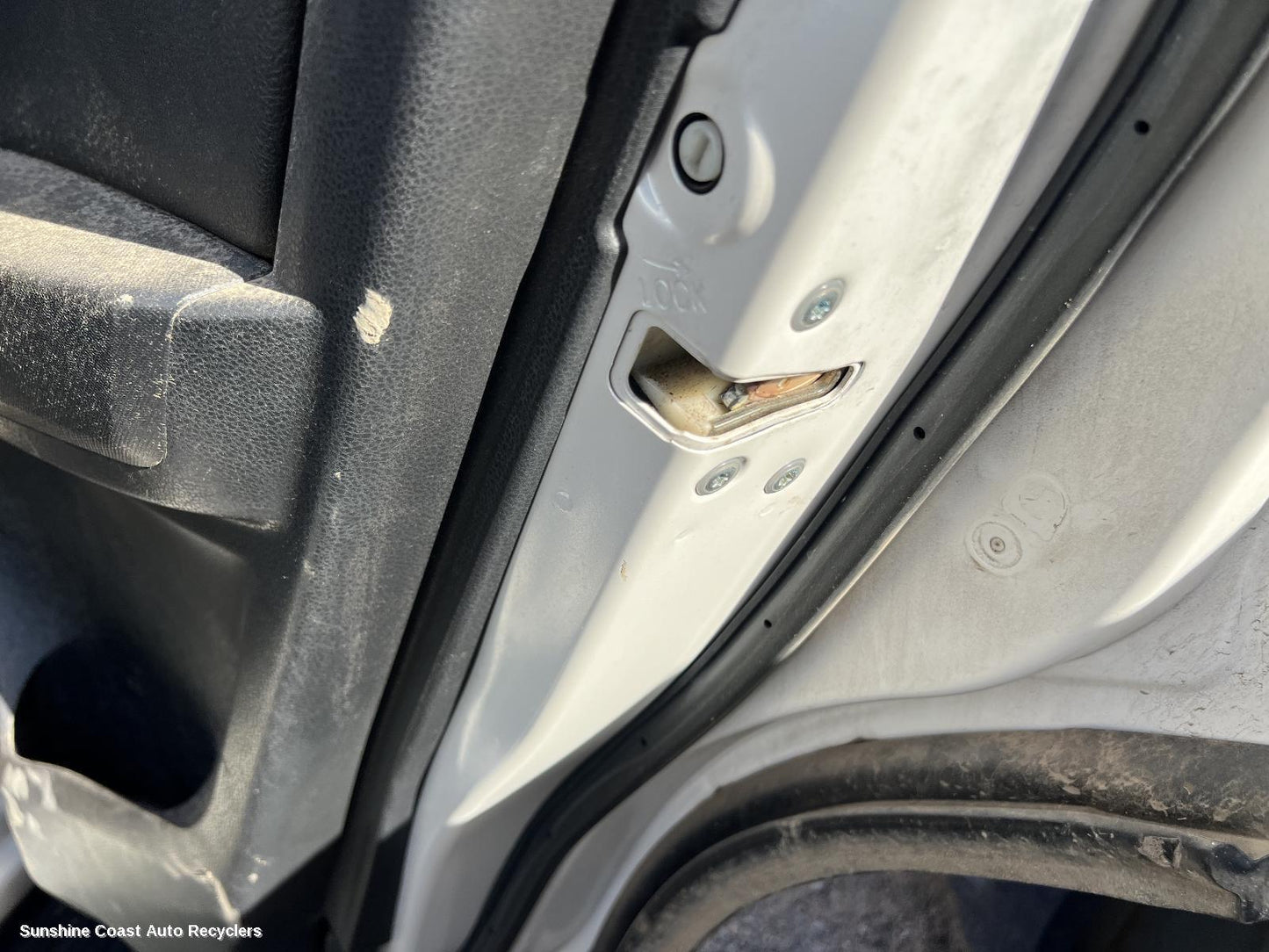 2015 Isuzu Mu-x Door Boot Gate Lock