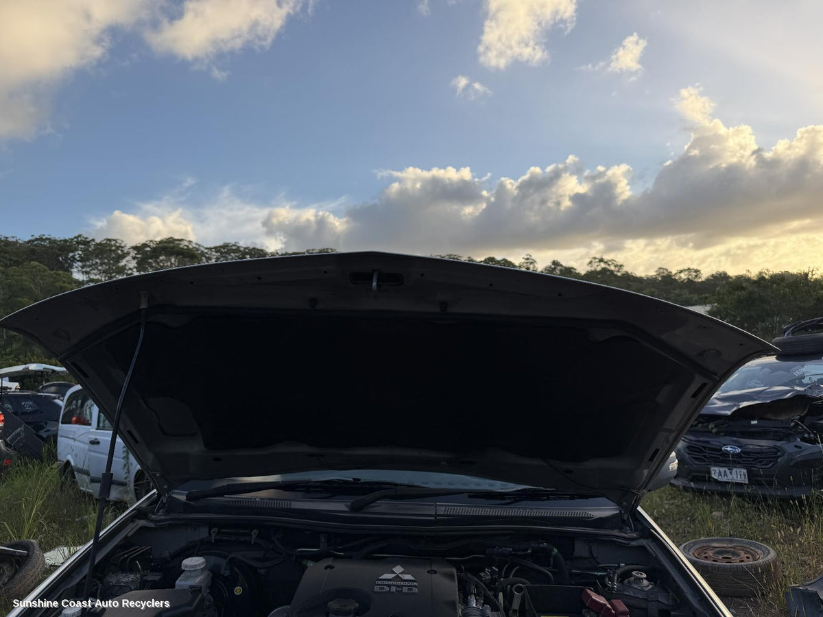 2009-2015 Mitsubishi Challenger Bonnet