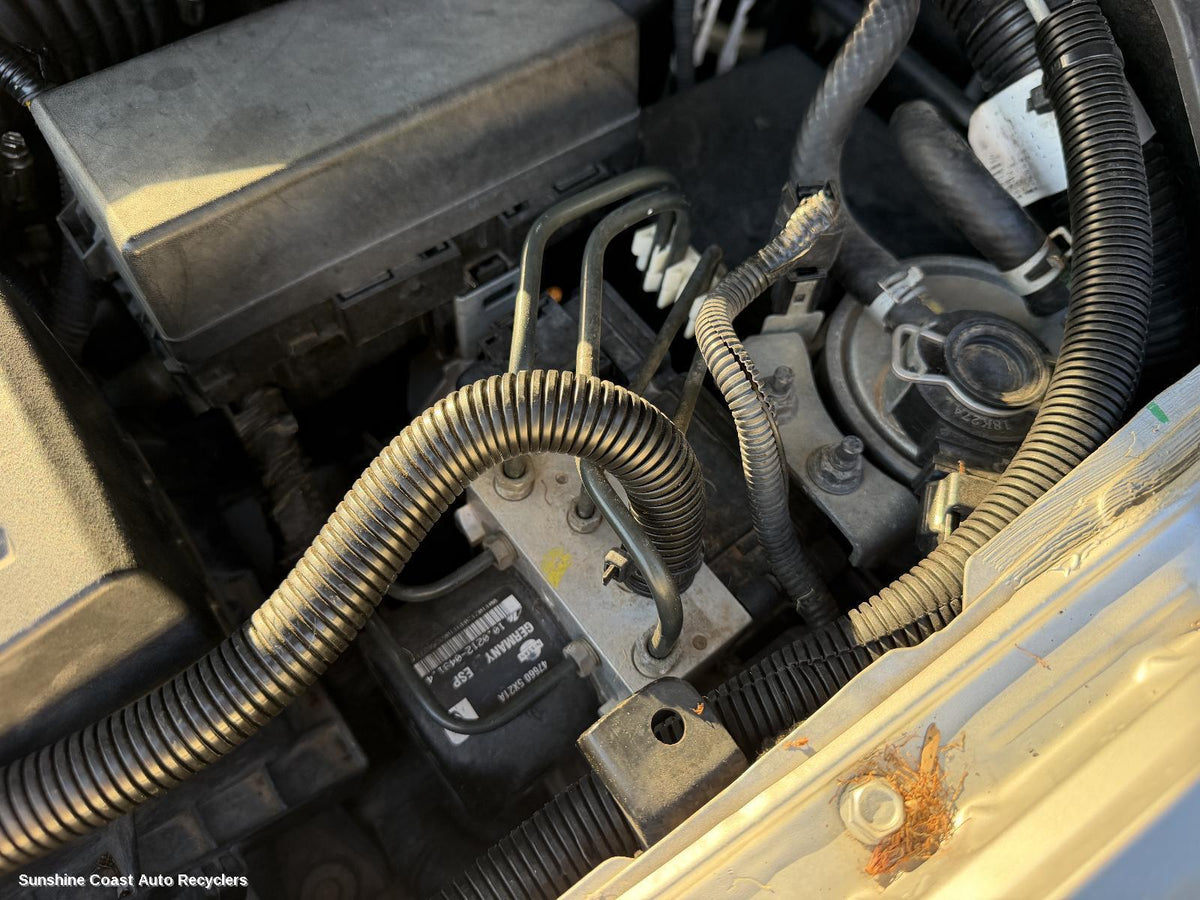 2005-2015 Nissan Navara Abs Pump Modulator