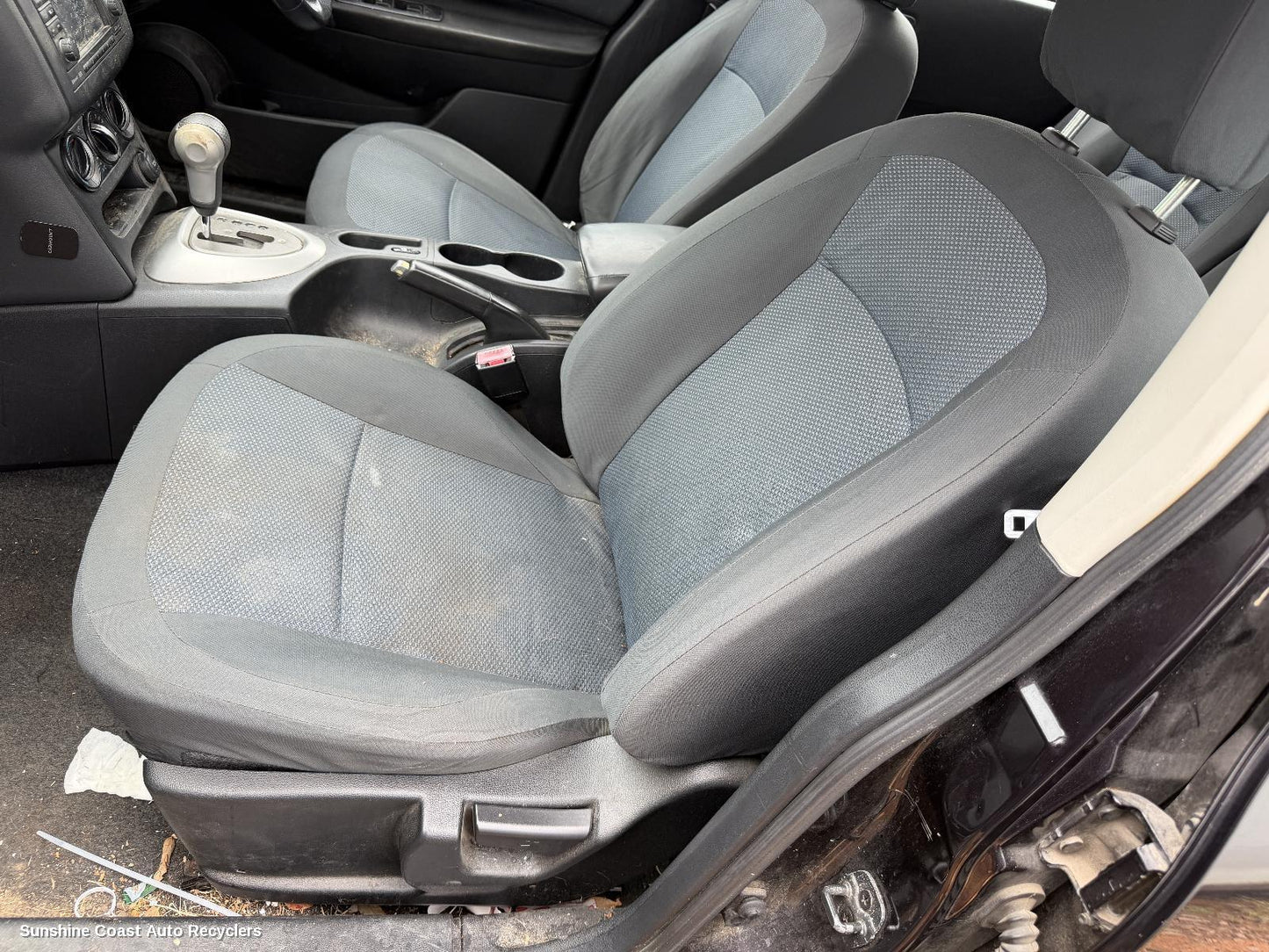2007-2014 Nissan Dualis Front Seat