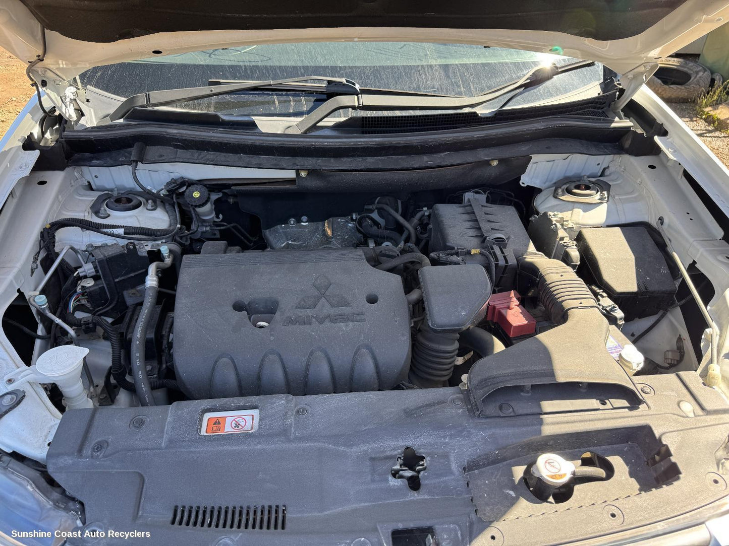 2014 Mitsubishi Outlander Left Guard