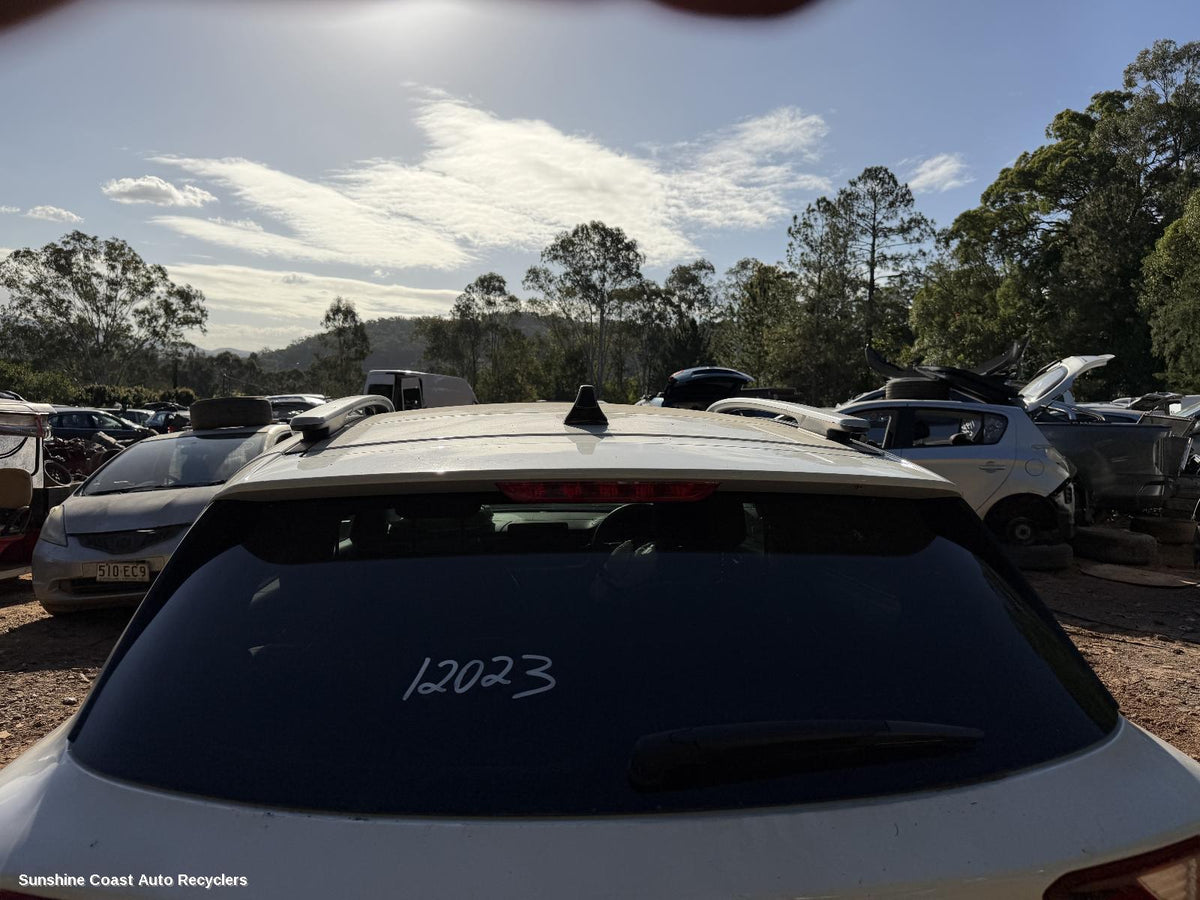 2020-2026 Kia Stonic High Level Stoplight