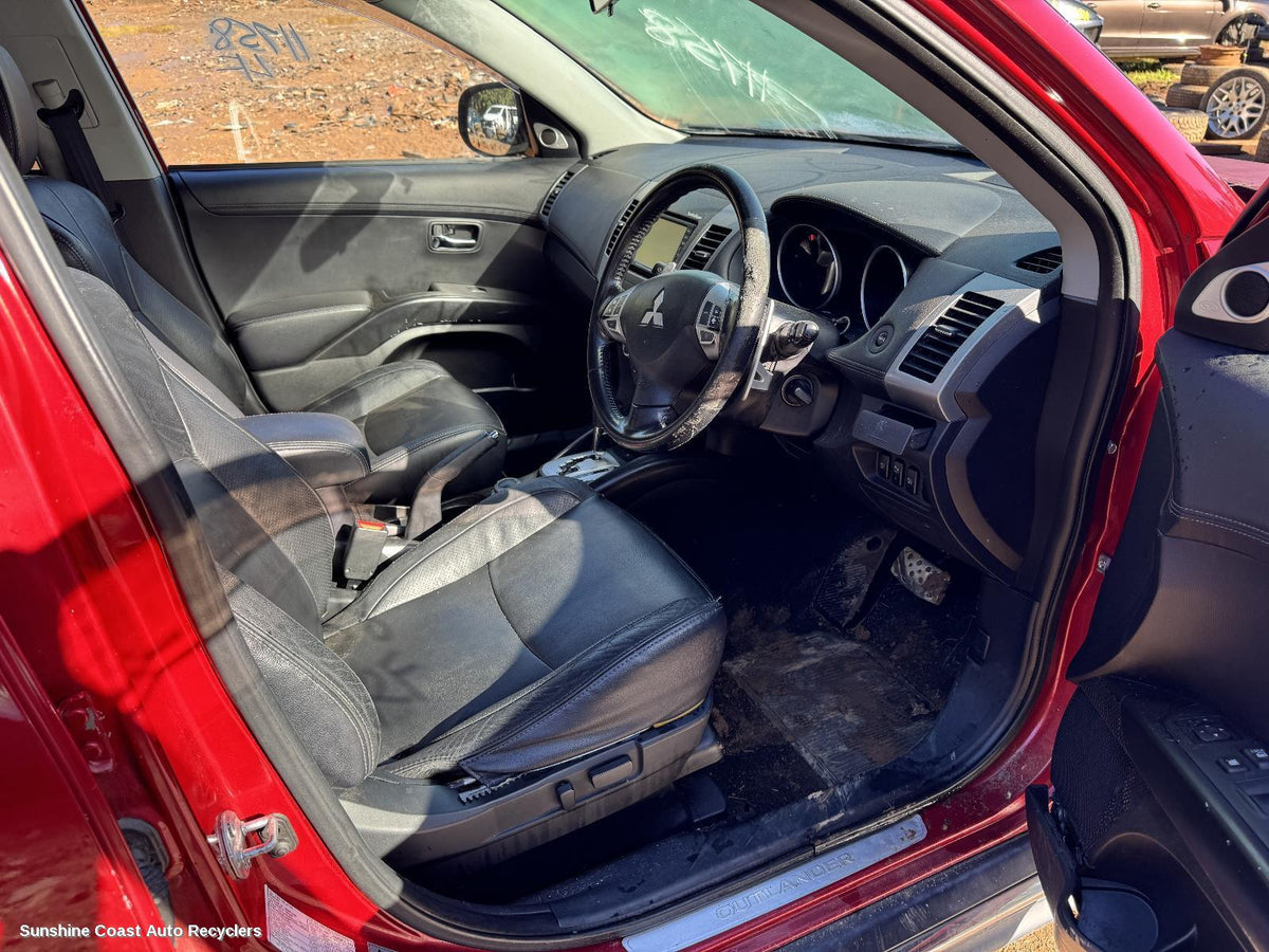 2009-2012 Mitsubishi Outlander Right Guard