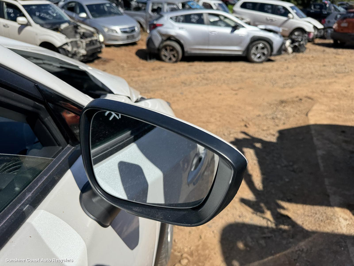 2018-2026 Mazda Cx3 Right Door Mirror