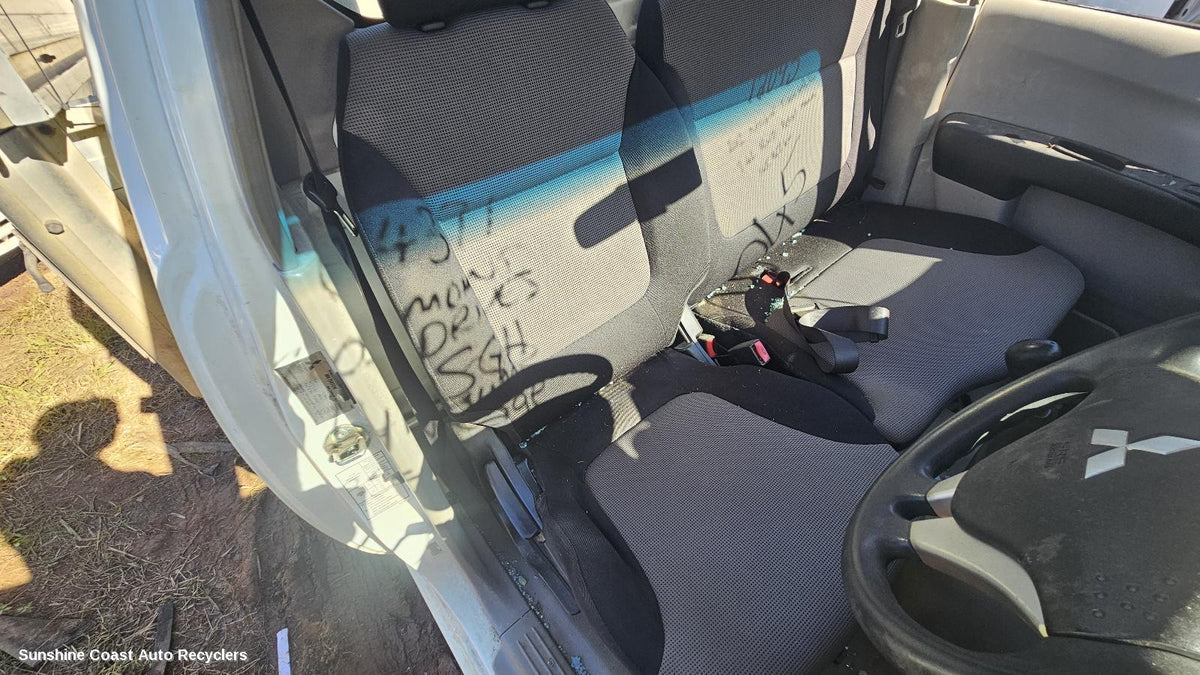 2009-2015 Mitsubishi Triton Front Seat