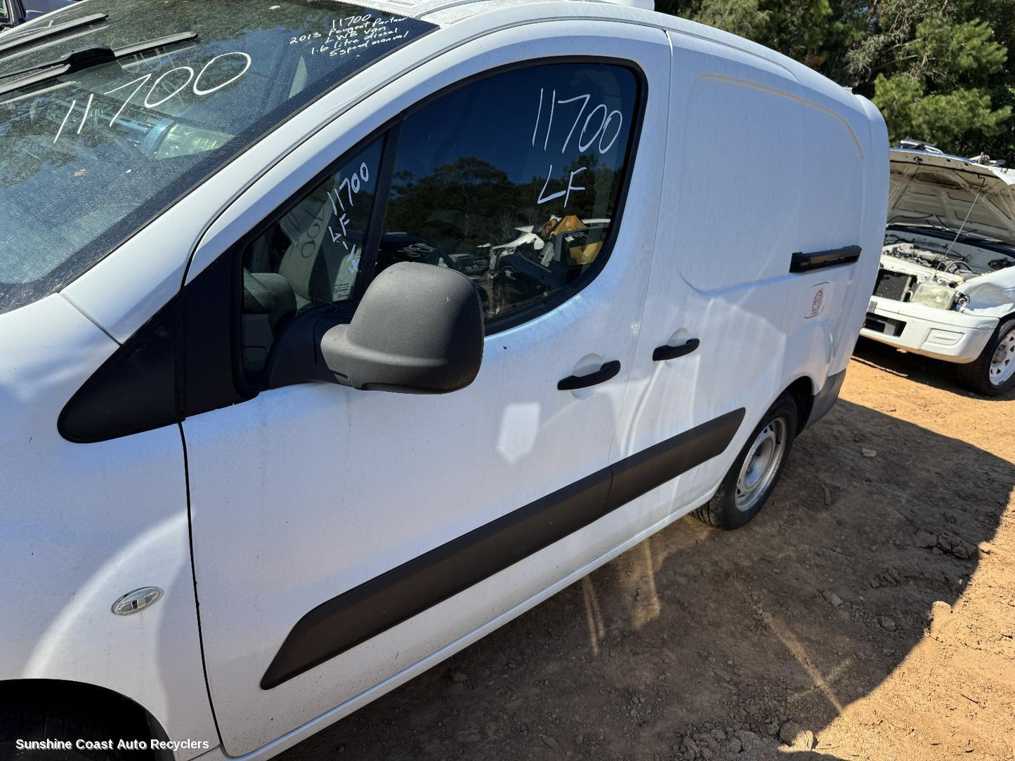 2013 Peugeot Partner Left Front Door