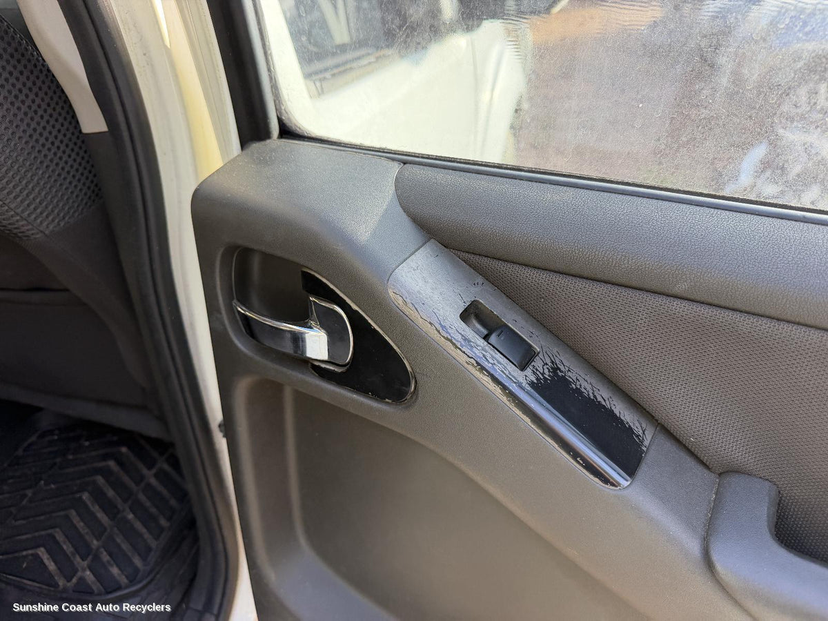 2005-2013 Nissan Pathfinder Door Handle