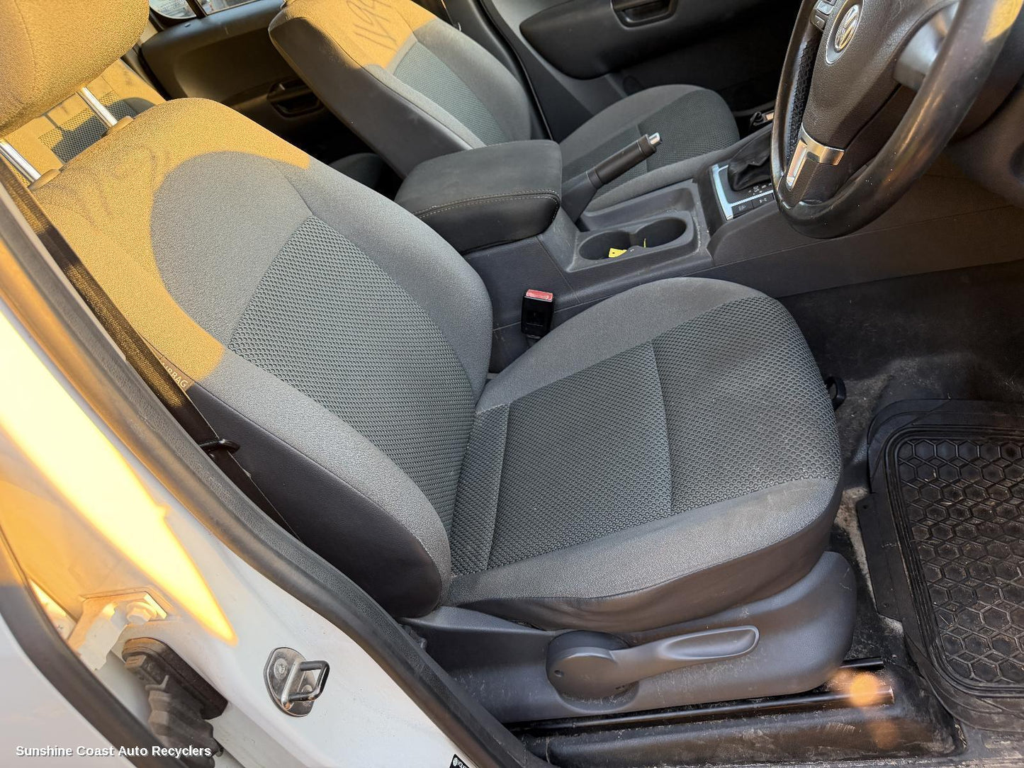 2010-2014 Volkswagen Amarok Front Seat