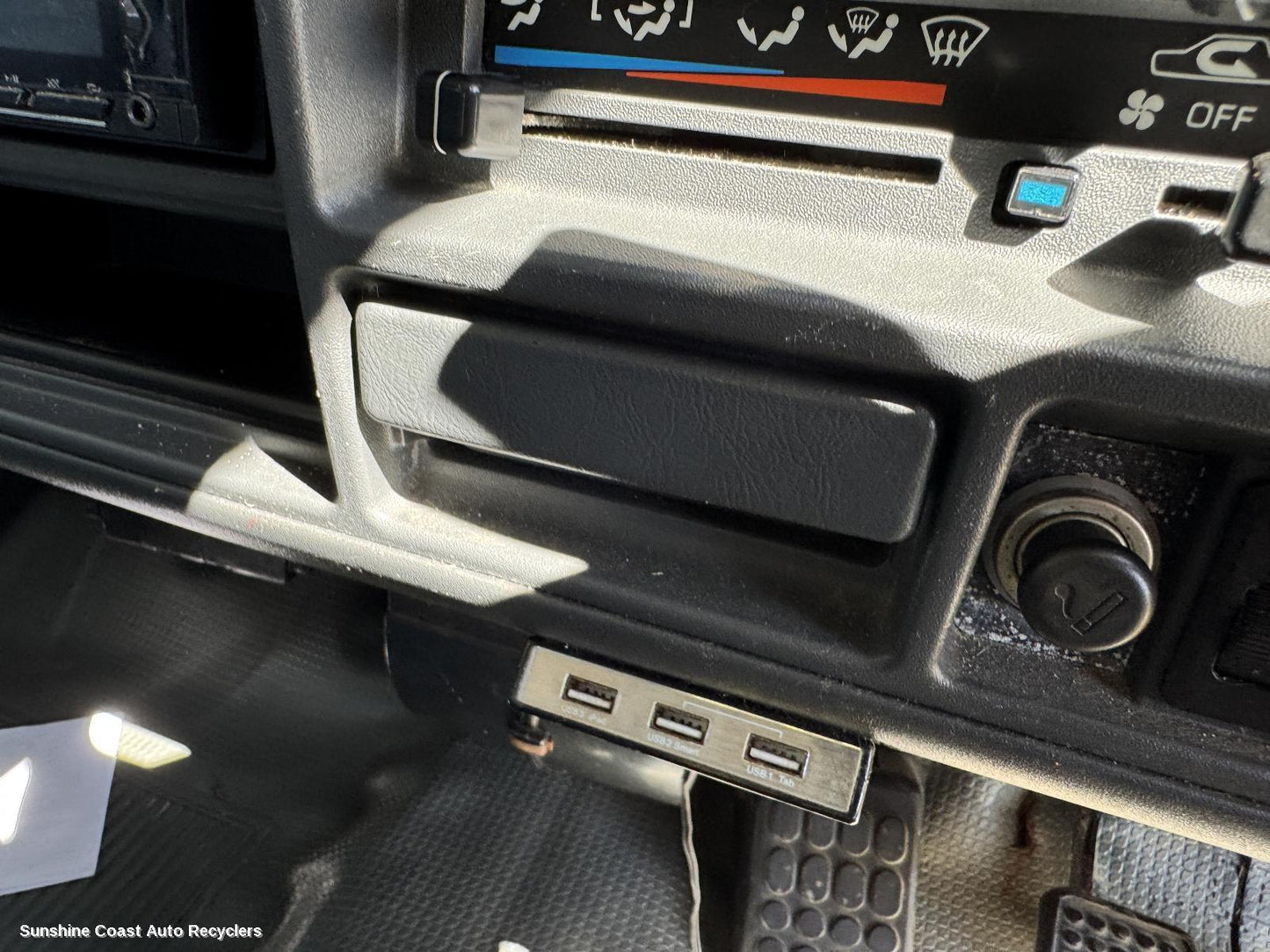 2007 Mitsubishi L300 Ashtray