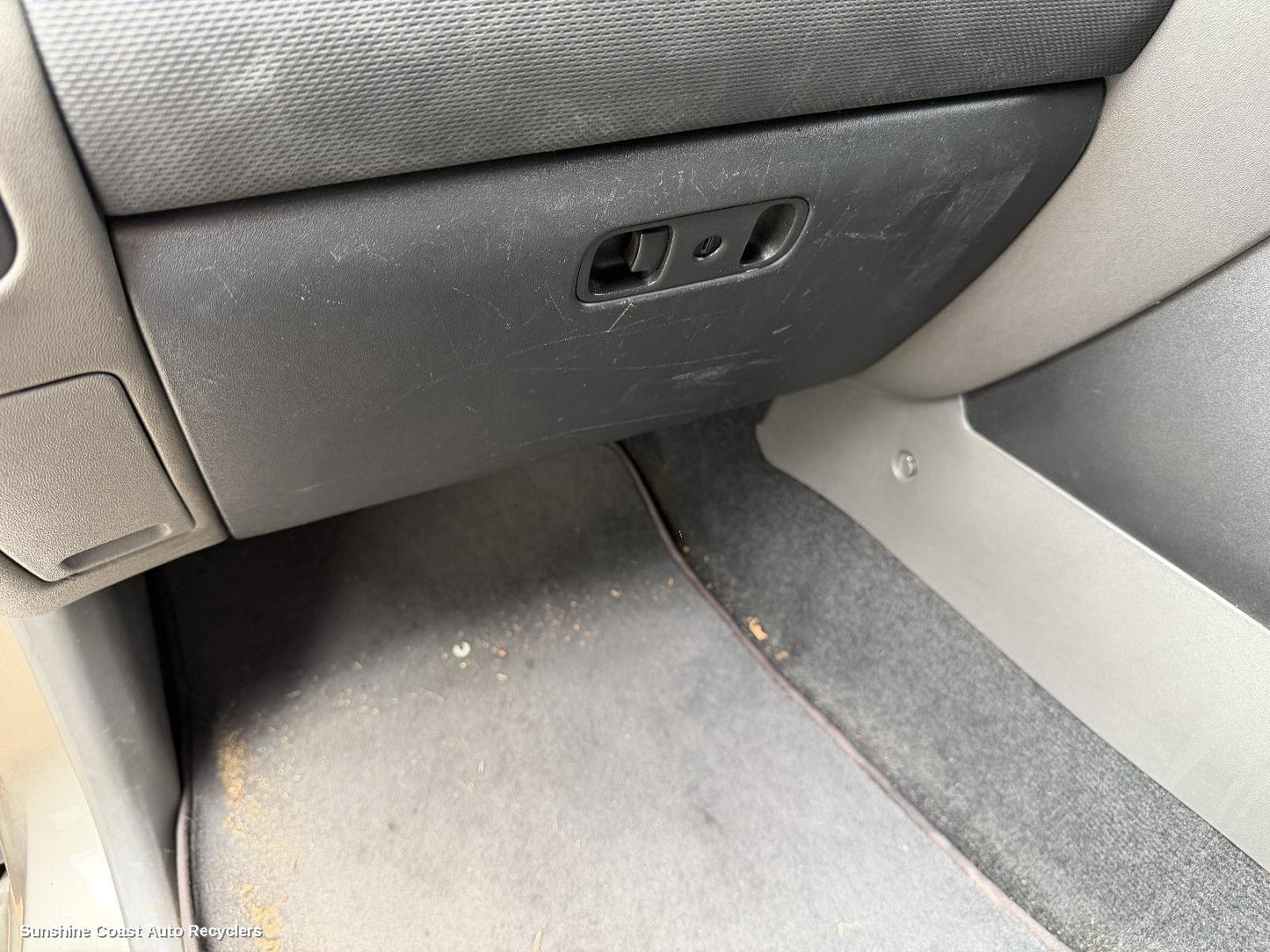 2002-2006 Mitsubishi Pajero Glove Box