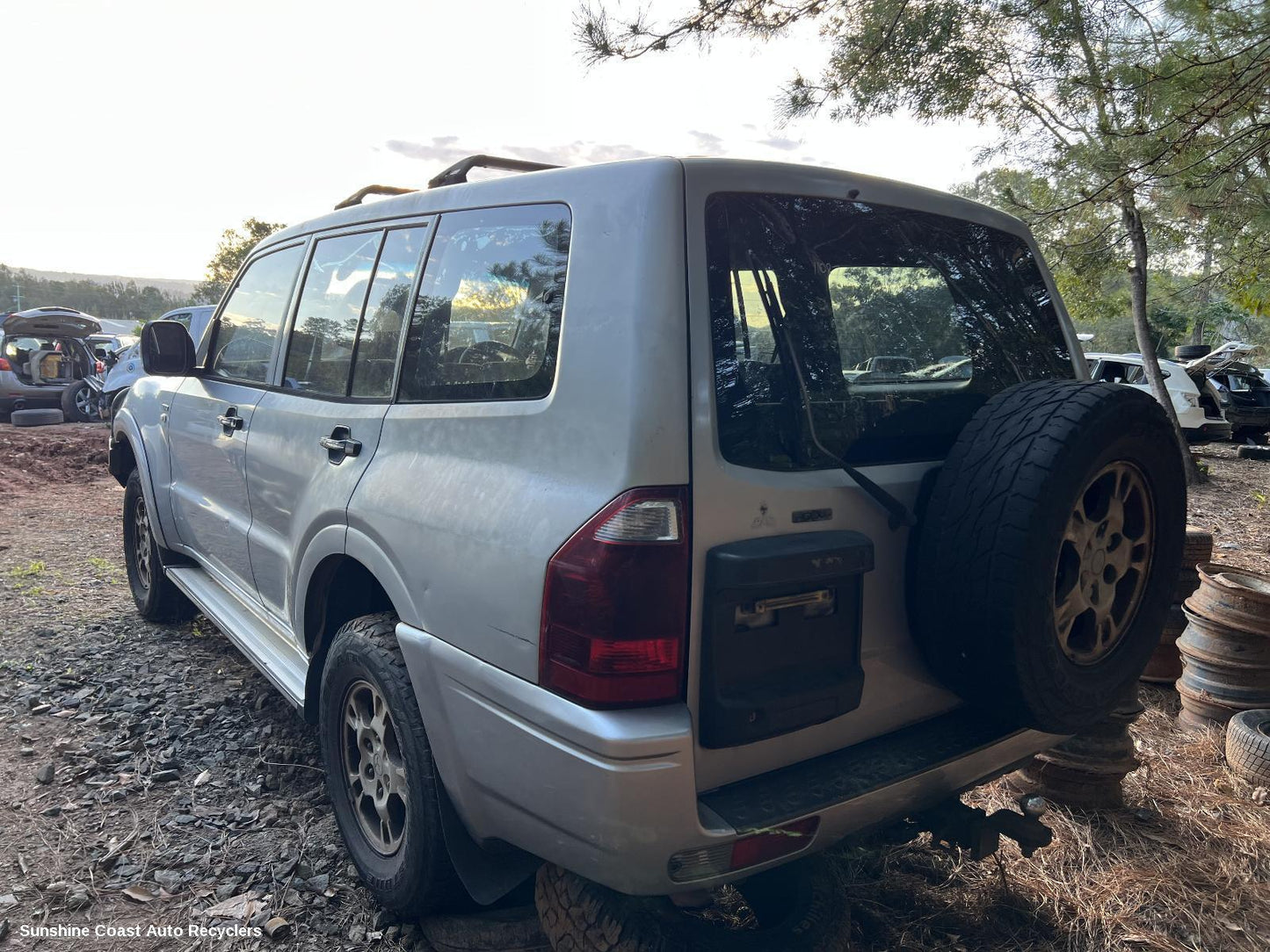 2004 Mitsubishi Pajero Fan