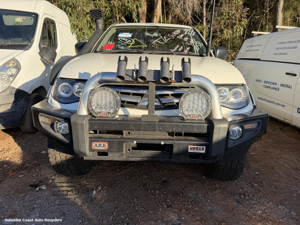 2009-2015 Mitsubishi Triton Grille