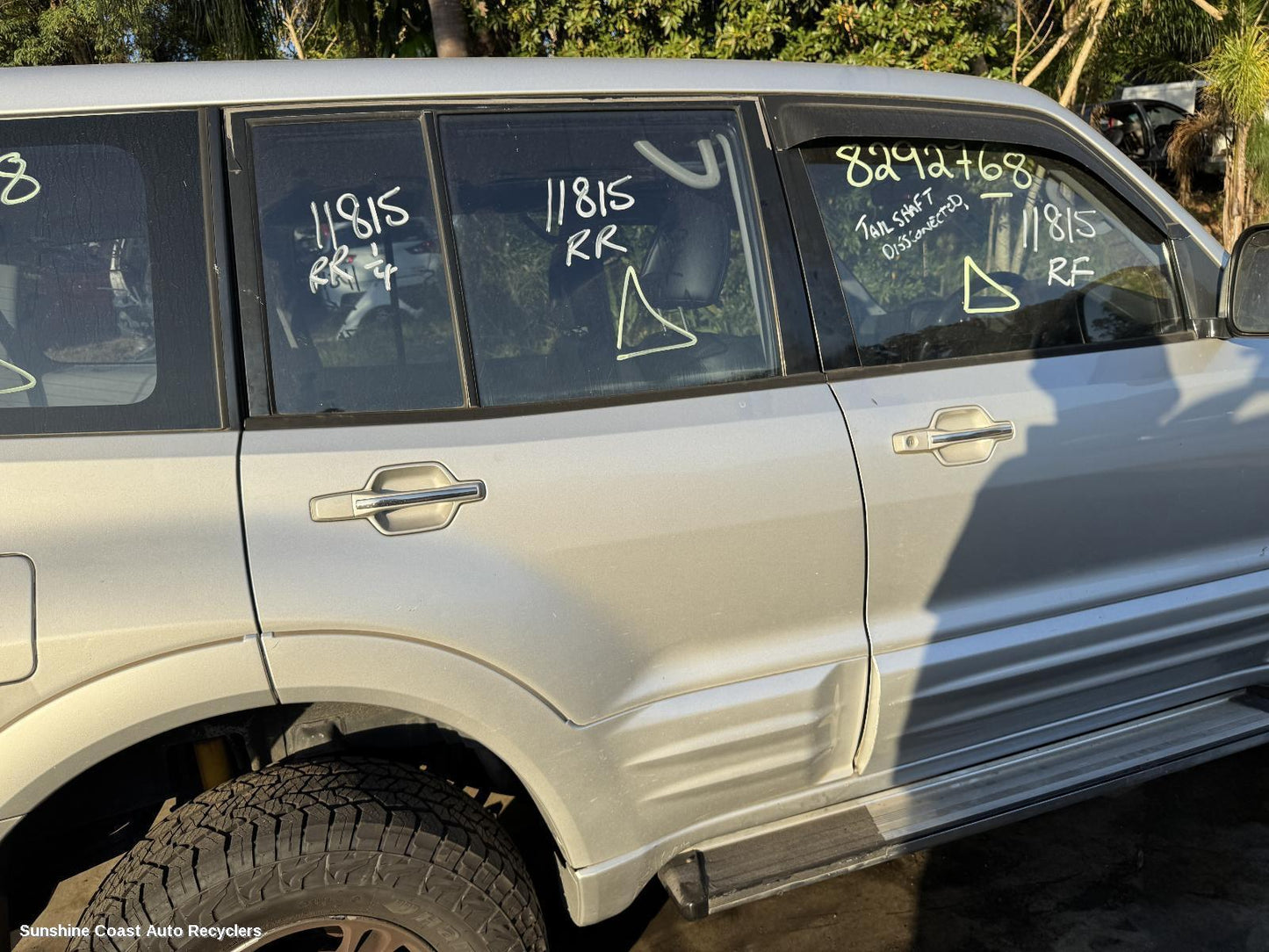 2002 Mitsubishi Pajero Right Rear Door Sliding