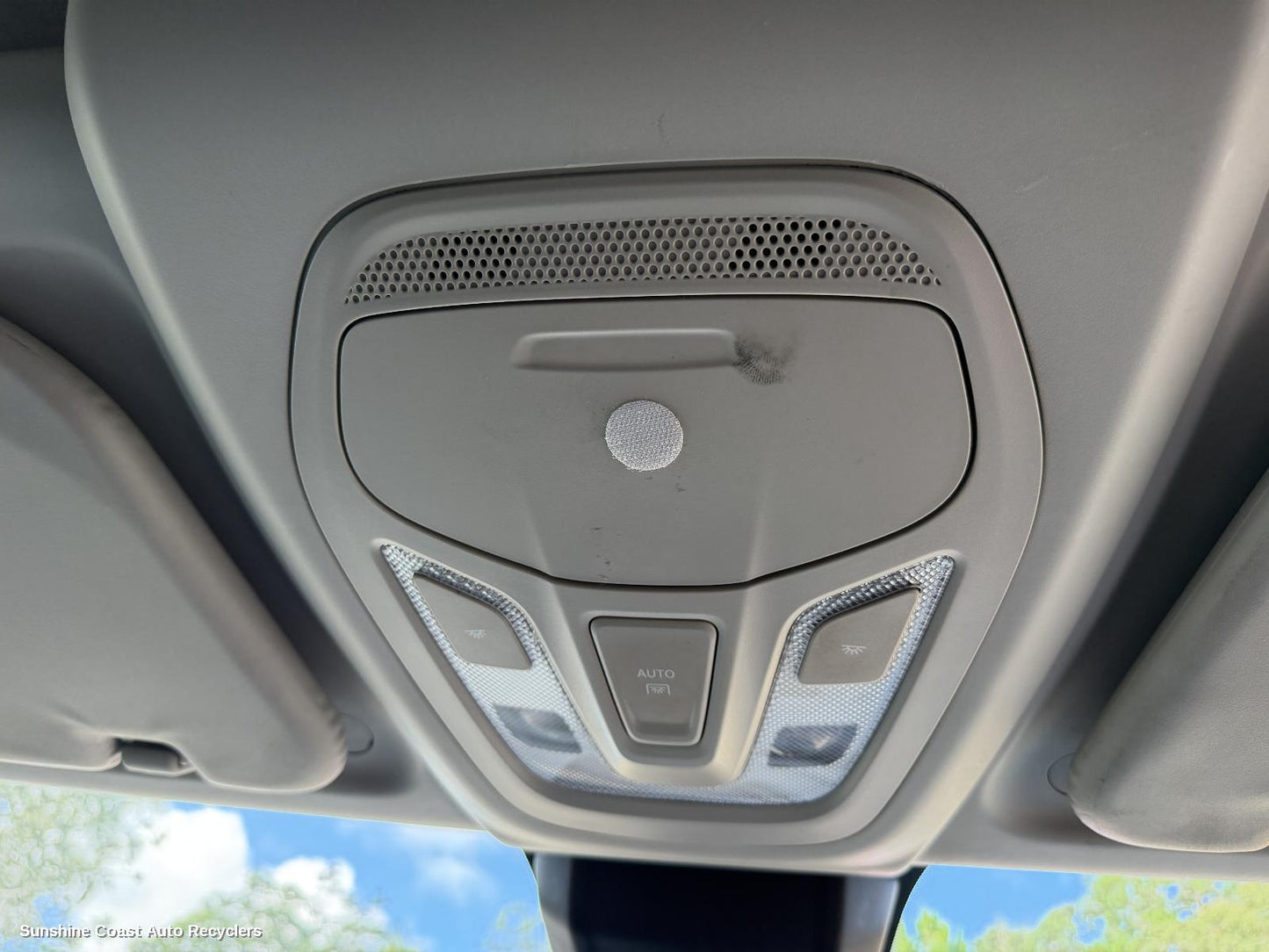 2020-2026 Ldv Deliver 9 Courtesy Light