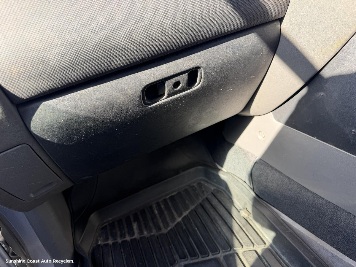2002-2006 Mitsubishi Pajero Glove Box
