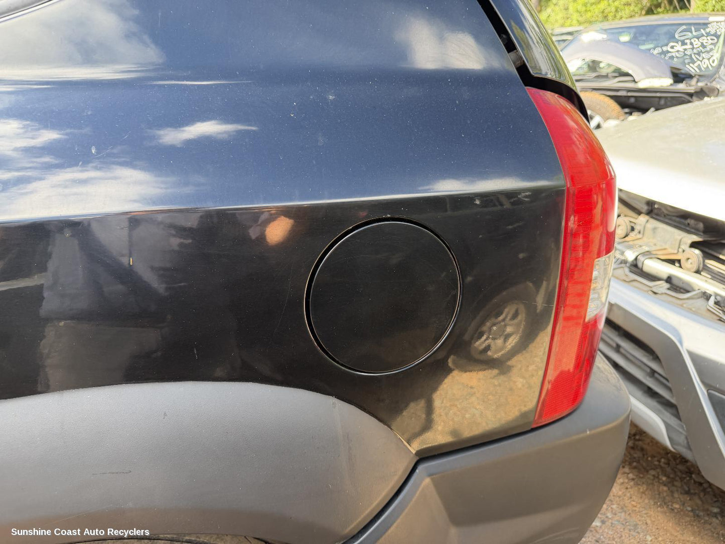 2004-2010 Hyundai Tucson Fuel Door   Filler