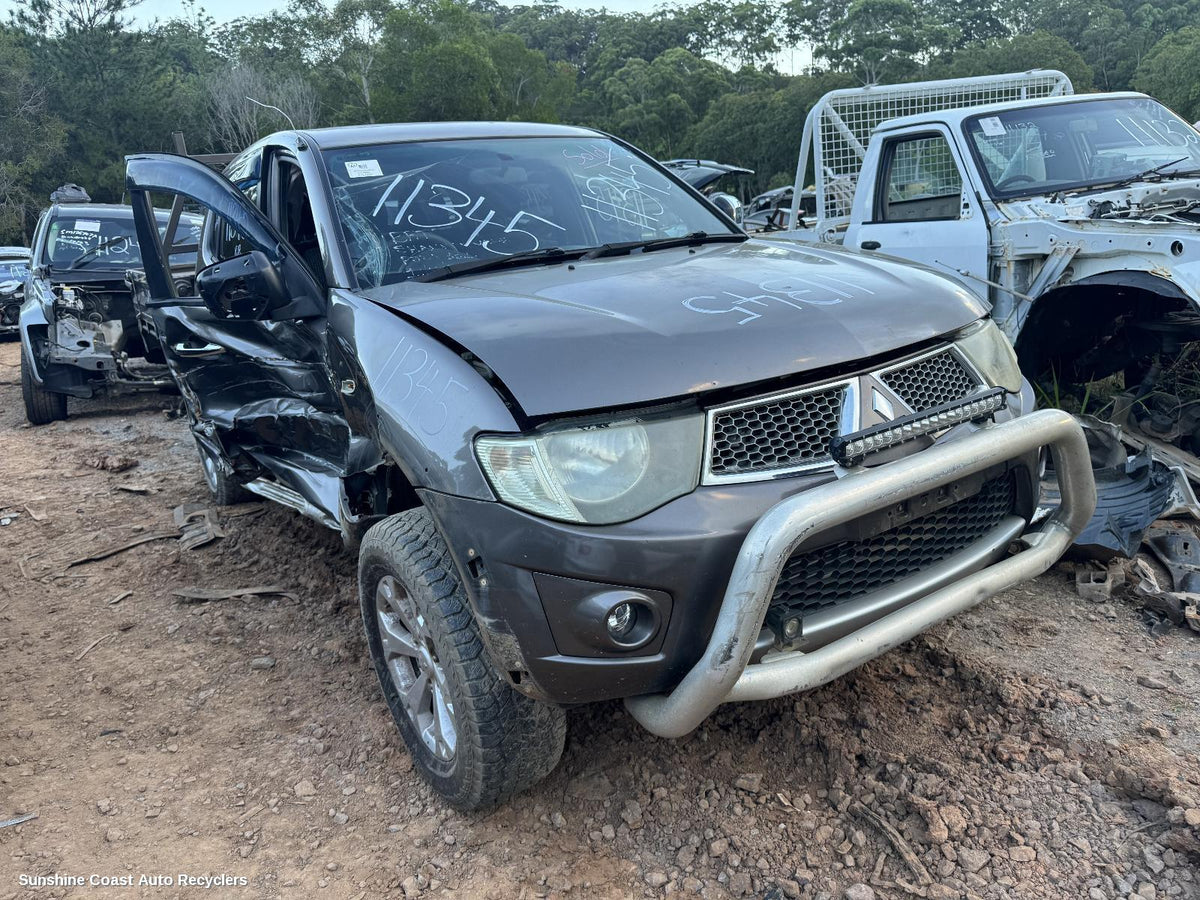 2009-2015 Mitsubishi Triton Console
