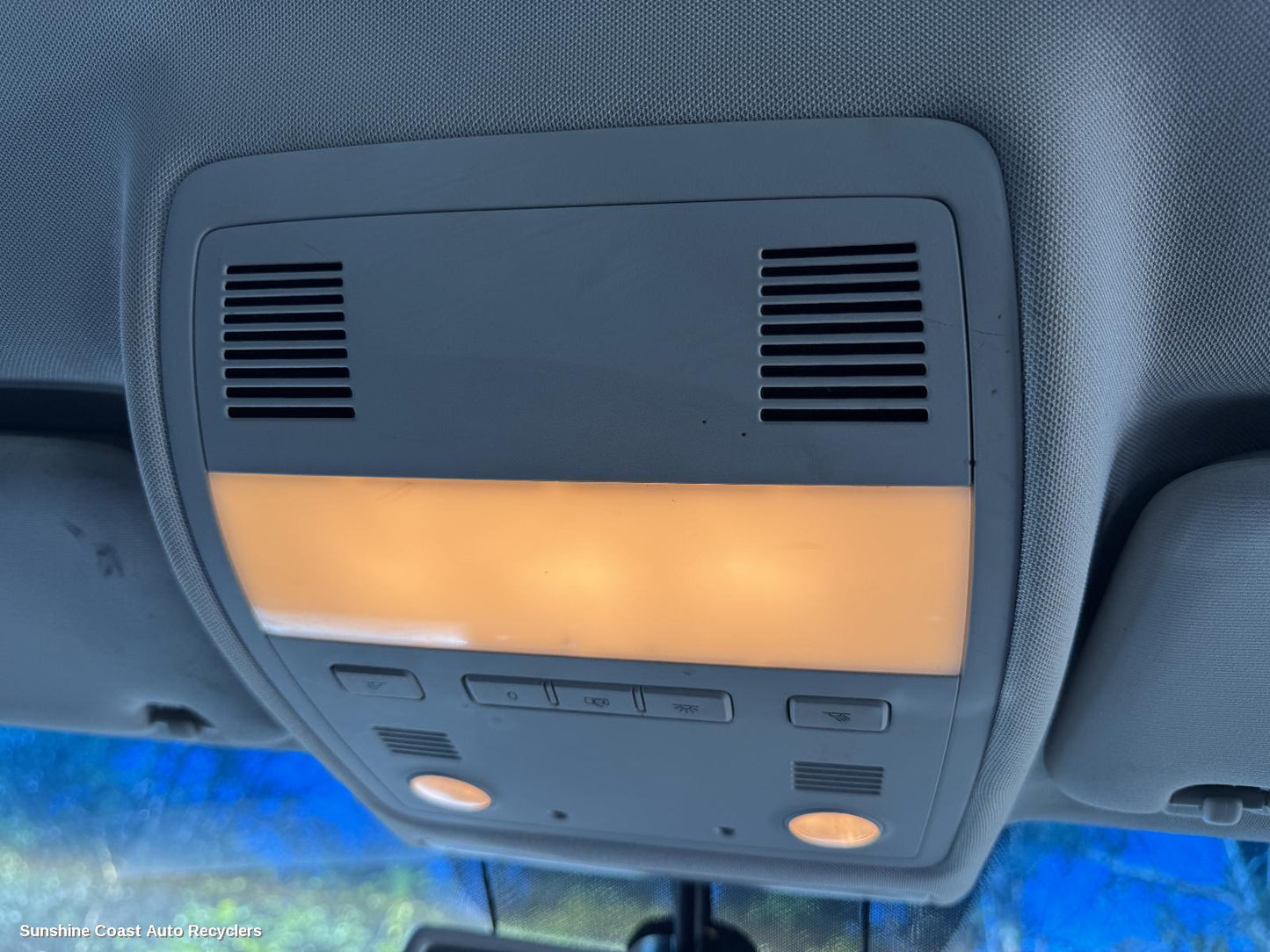 2011 Volkswagen Touareg Courtesy Light