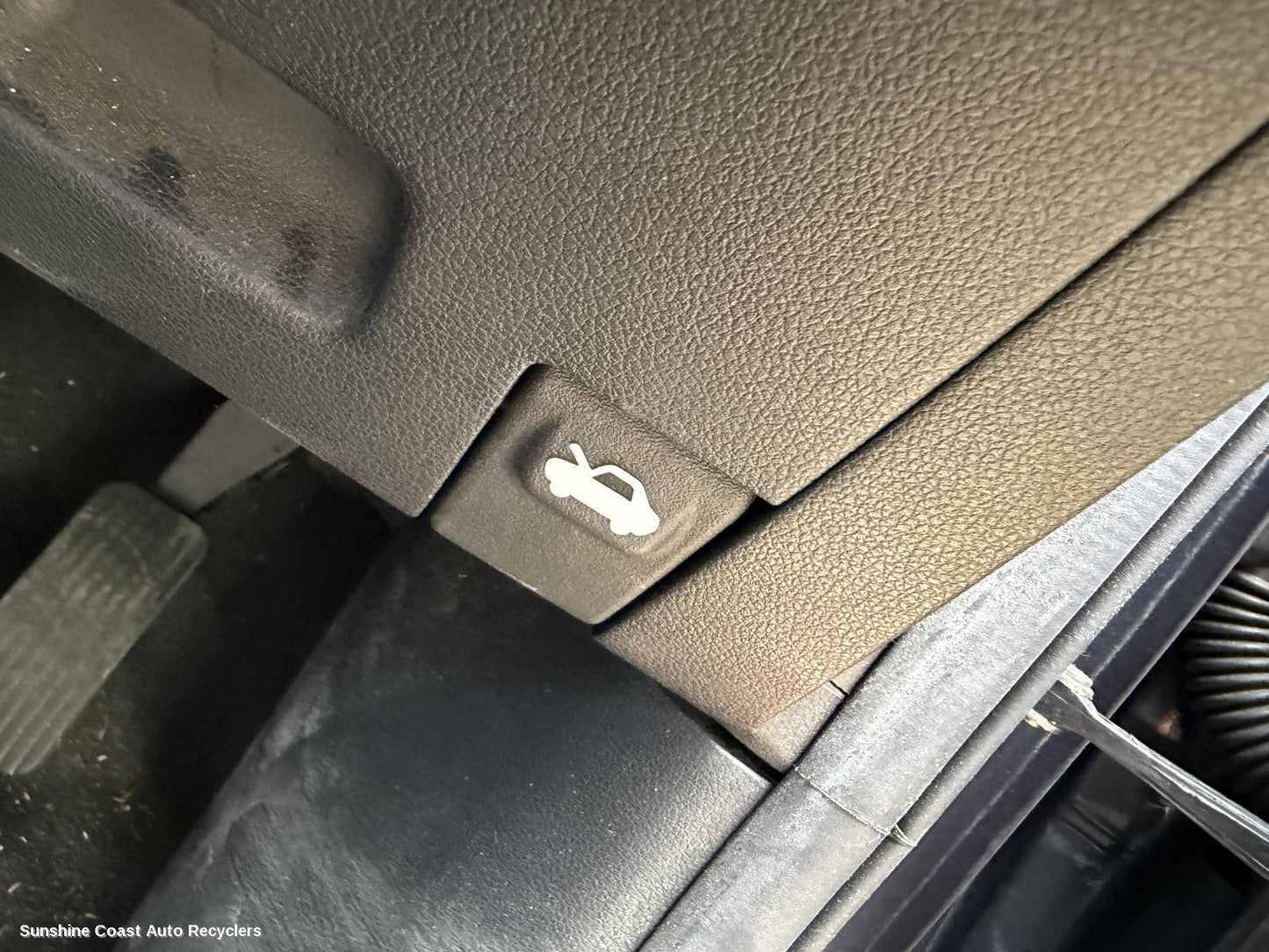 2019 Hyundai Venue Bonnet Release