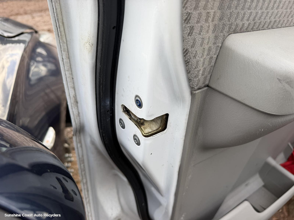 2001-2004 Nissan Patrol Door Boot Gate Lock