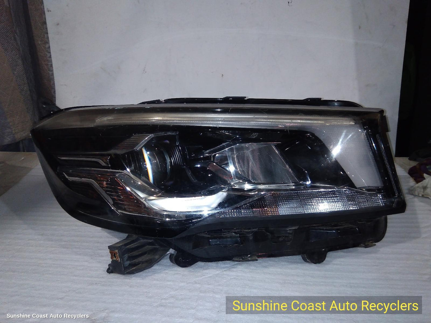 2020-2026 Ldv Deliver 9 Right Headlamp