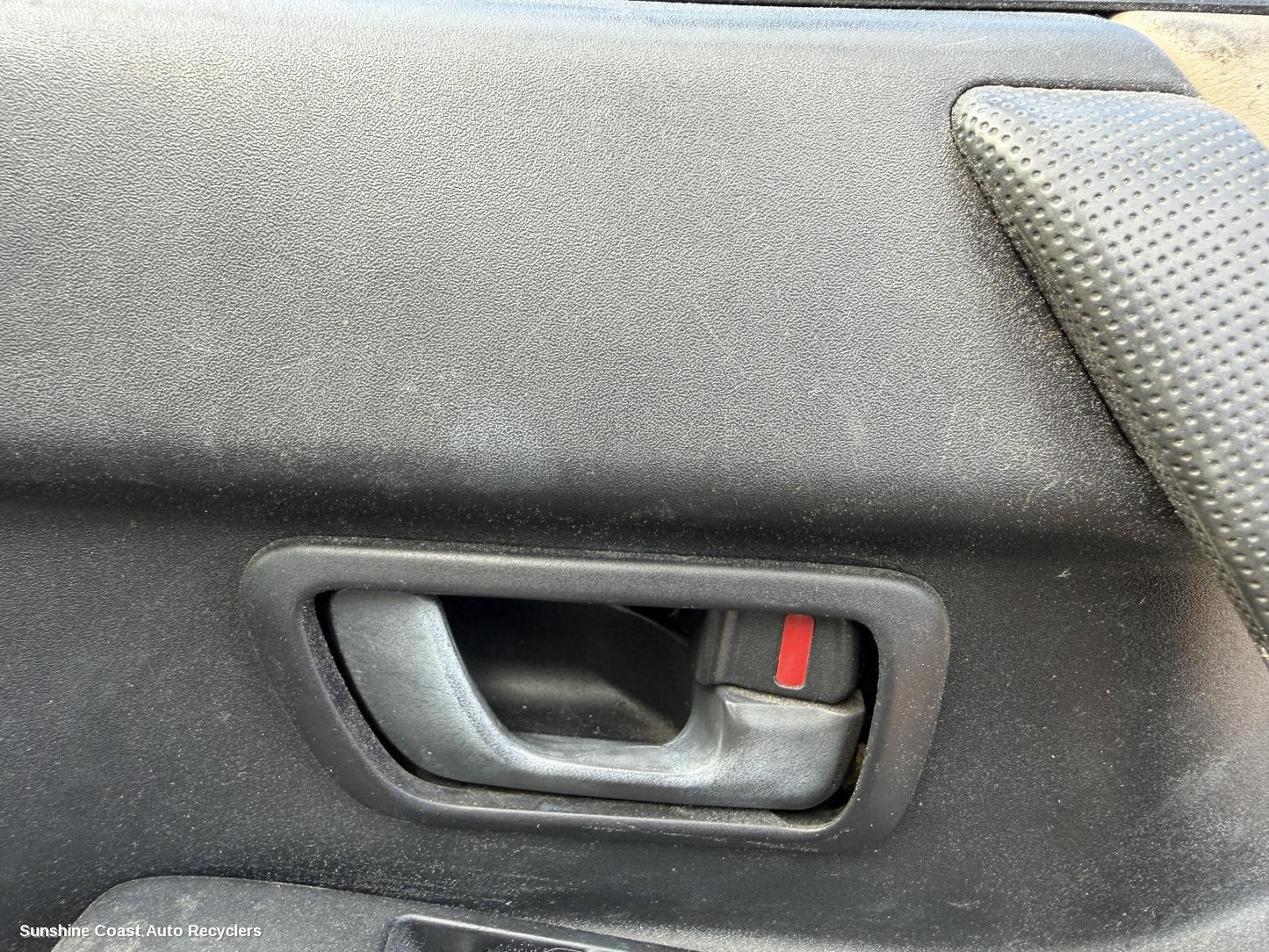 2000-2002 Mitsubishi Pajero Door Handle