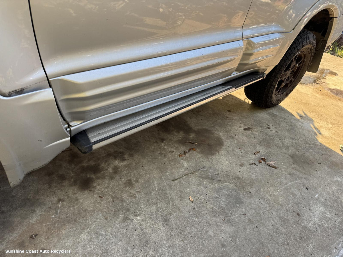 2000-2002 Mitsubishi Pajero Side Step Skirt