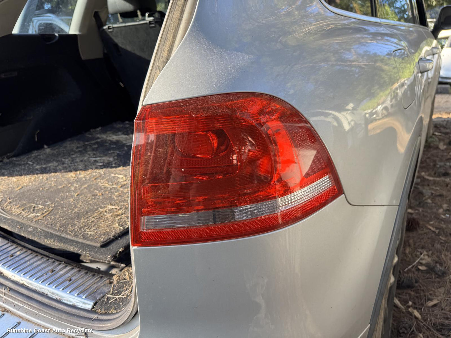2011 Volkswagen Touareg Right Taillight
