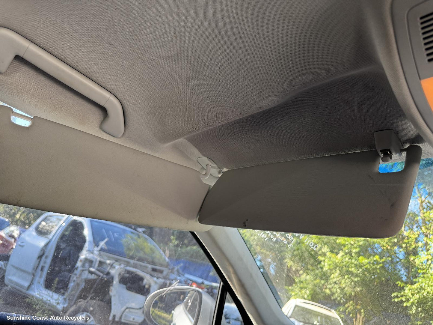 2011 Volkswagen Touareg Sunvisor