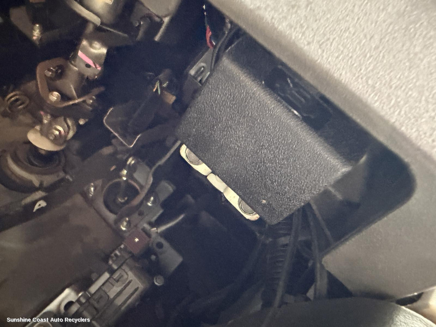 2011 Nissan Navara Bonnet Release