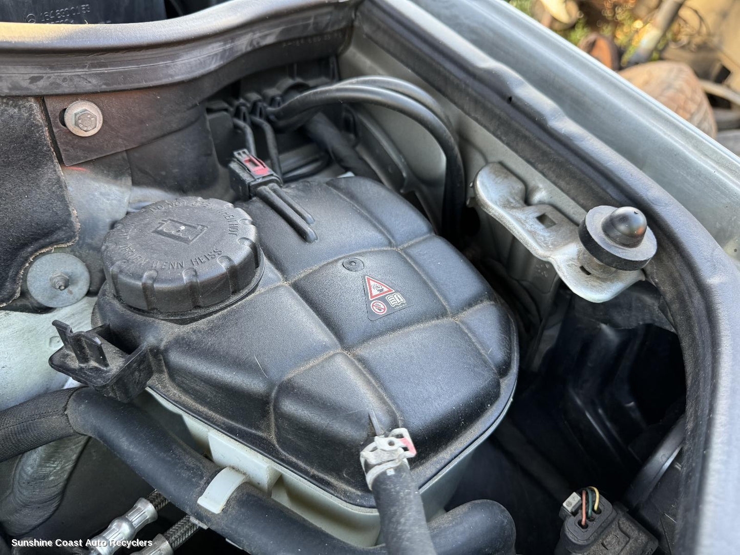 2009 Mercedes M Class Overflow Bottle