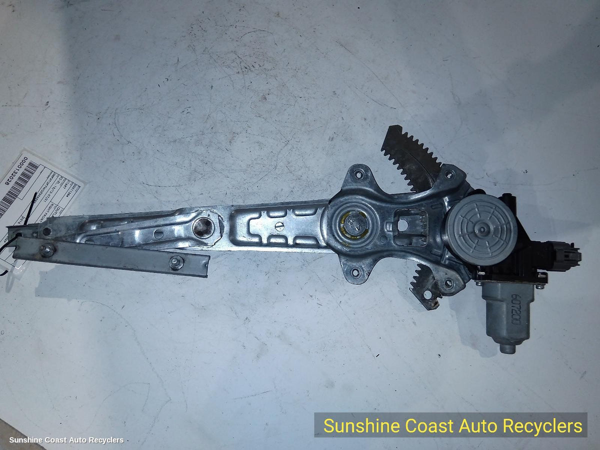 2015-2018 Mitsubishi Outlander Right Front Window Reg Motor