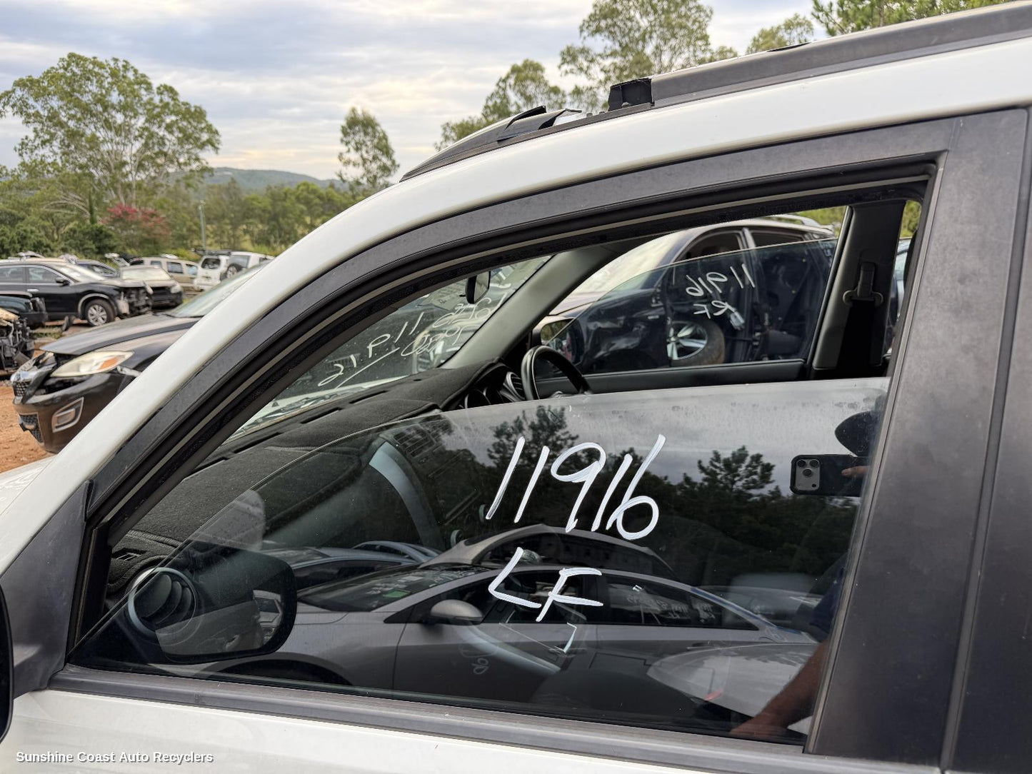 2013 Suzuki Vitara Left Front Door Window