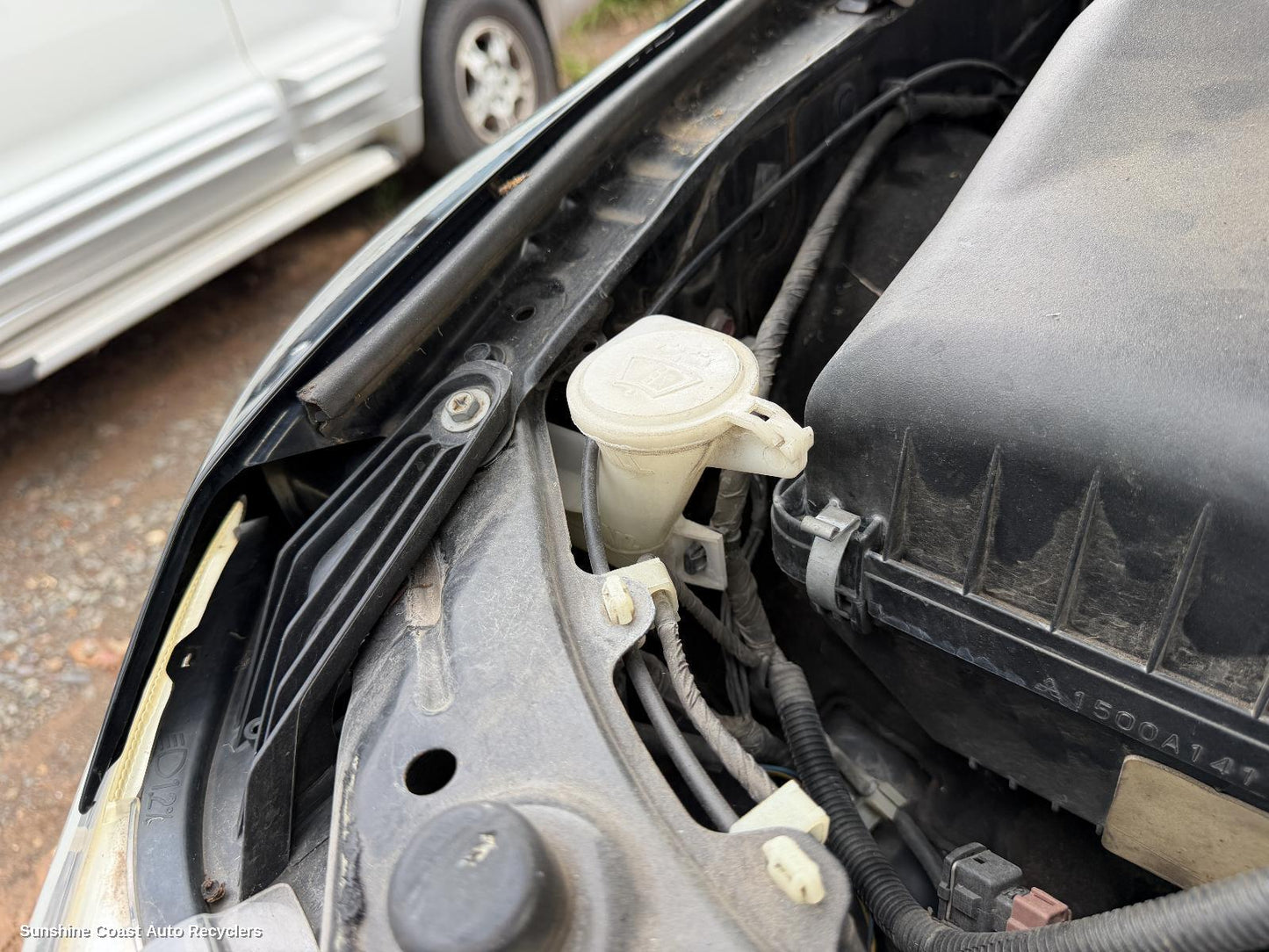 2006-2021 Mitsubishi Pajero Washer Bottle