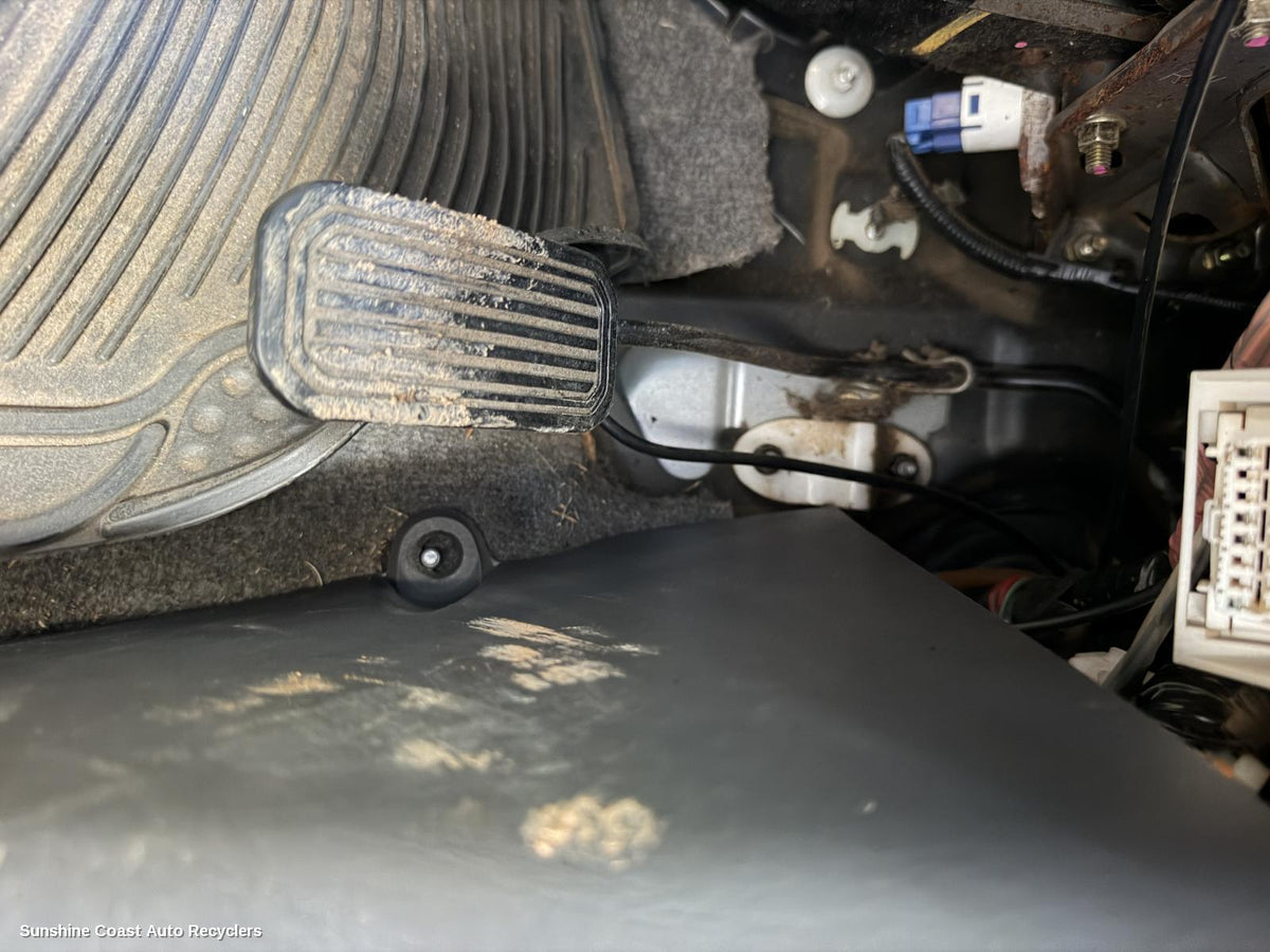 2003-2004 Toyota Prado Pedal Assembly