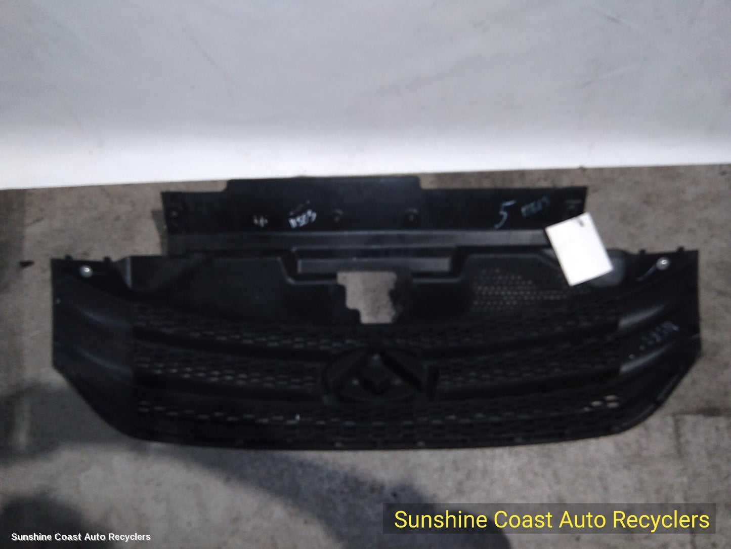 2015-2025 Ldv G10 Grille