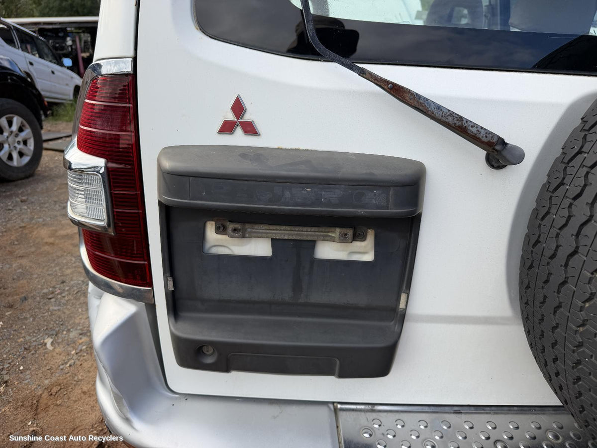 2000-2006 Mitsubishi Pajero Rear Garnish