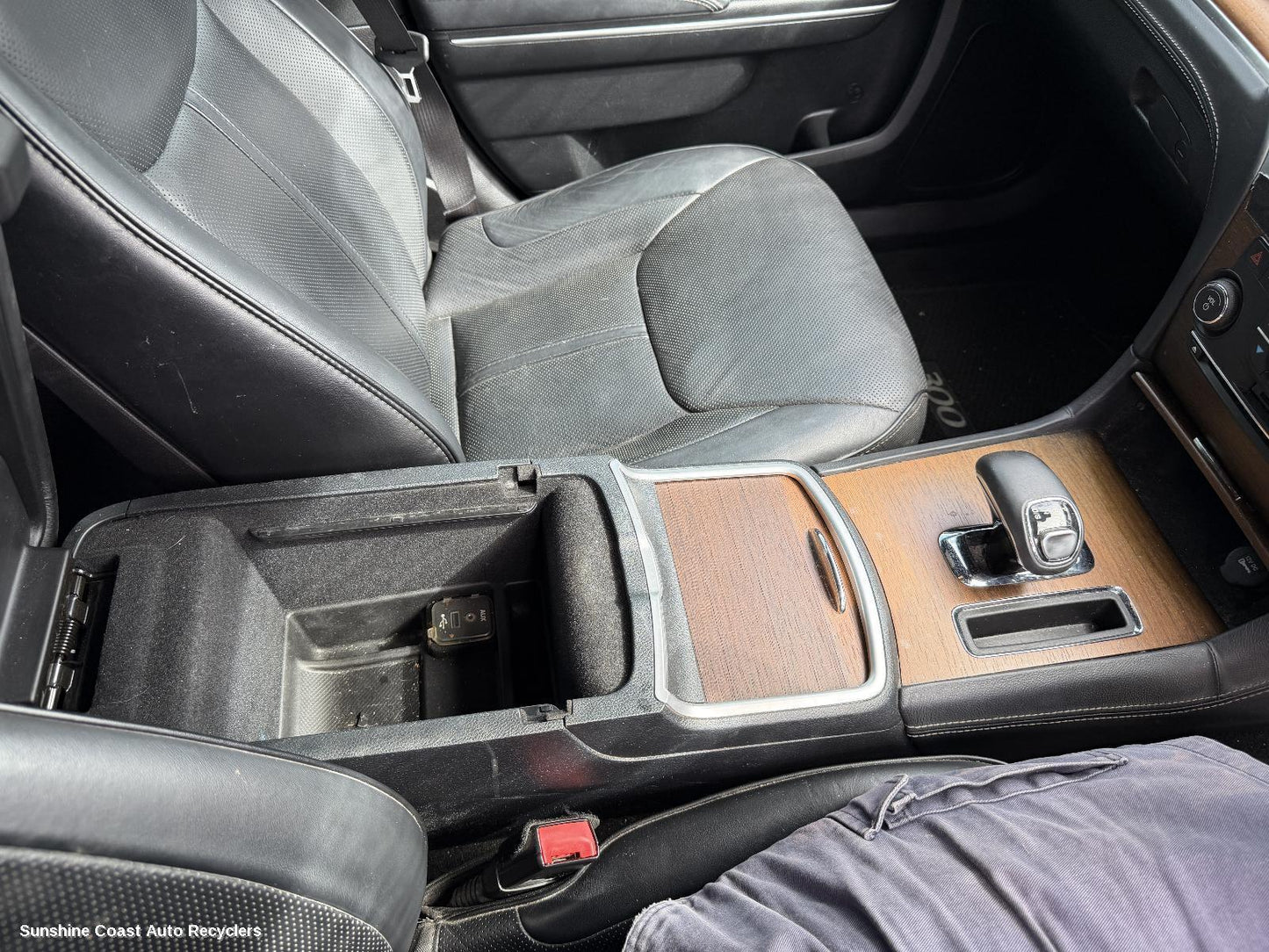 2012 Chrysler 300c Console