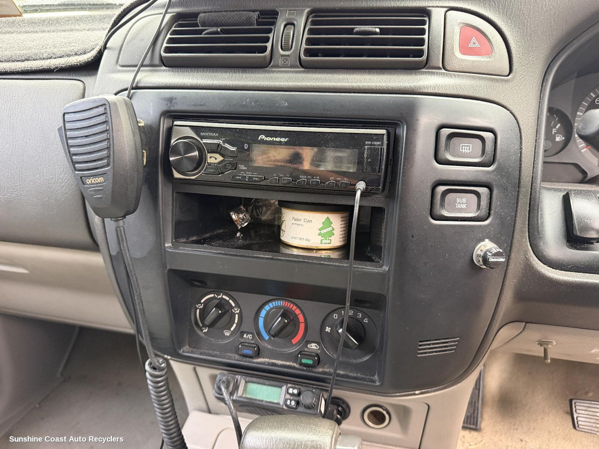 1997-2017 Nissan Patrol Radio Cd Dvd Sat Tv