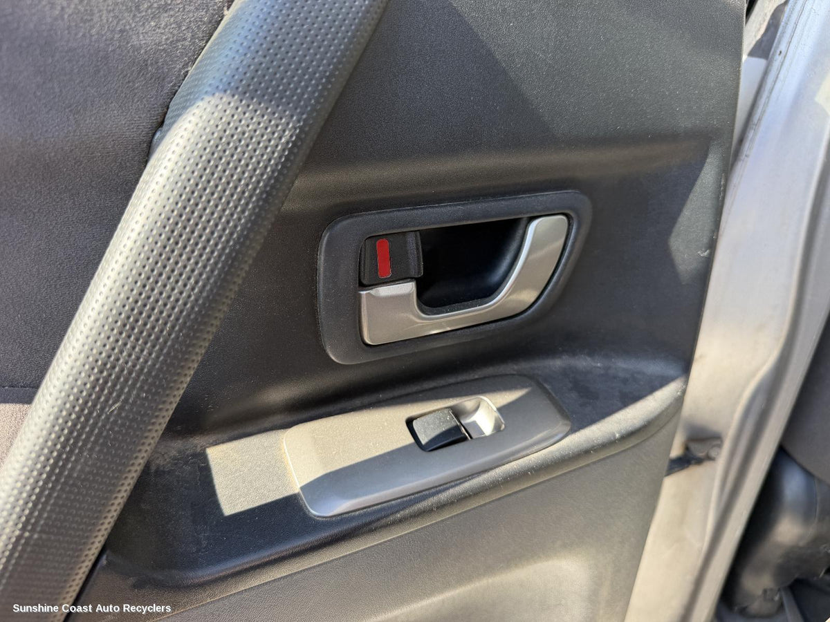 2002-2006 Mitsubishi Pajero Door Handle
