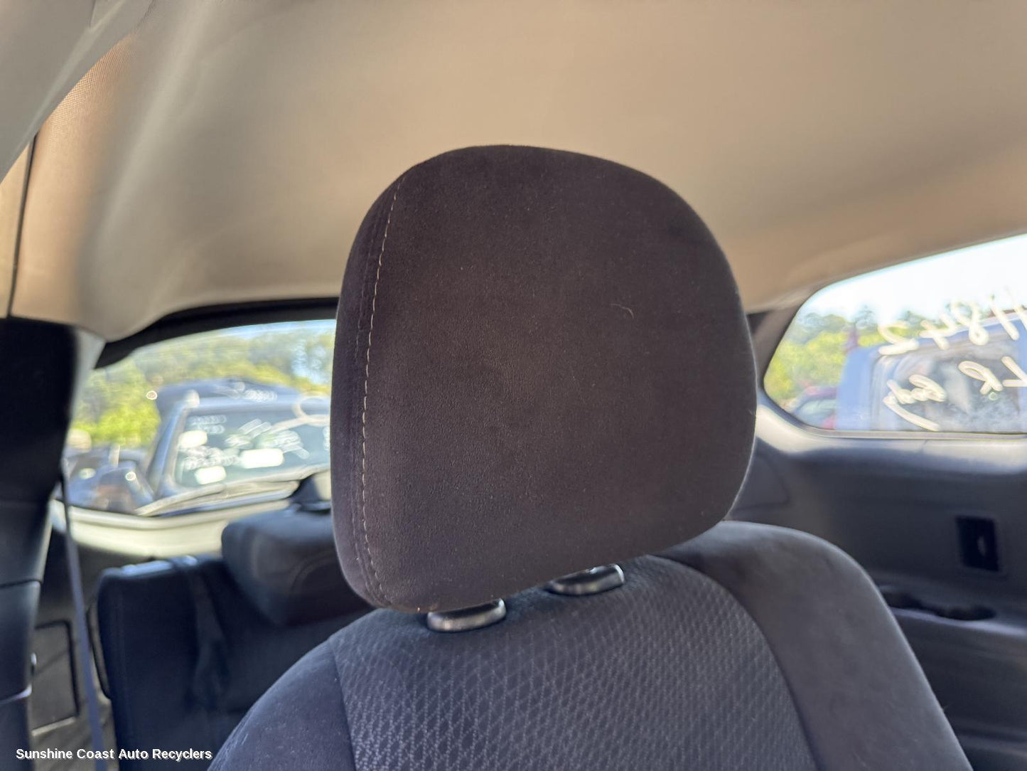 2014 Nissan Pathfinder Headrest