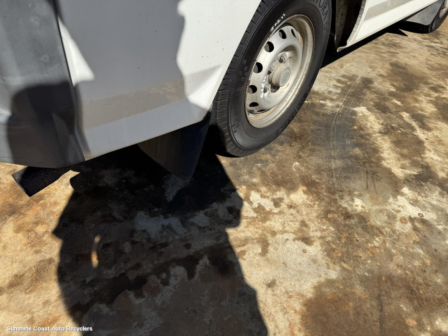 2007 Mitsubishi L300 Mud Flaps