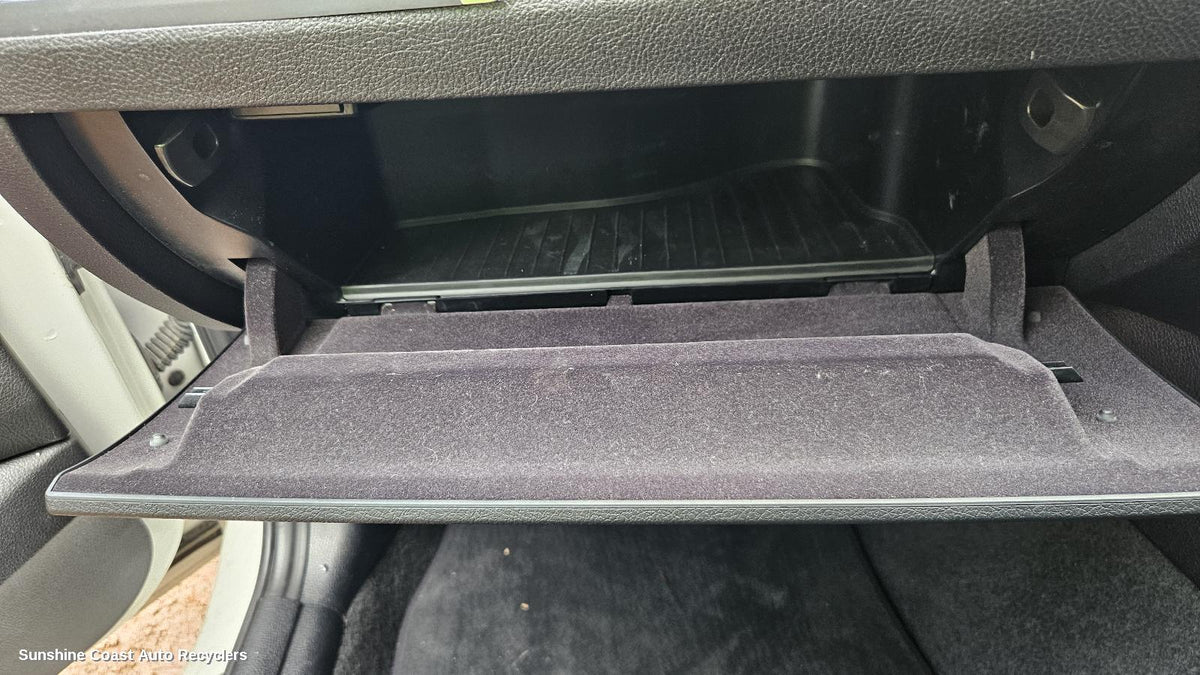 2011-2019 Bmw 1 Series Glove Box
