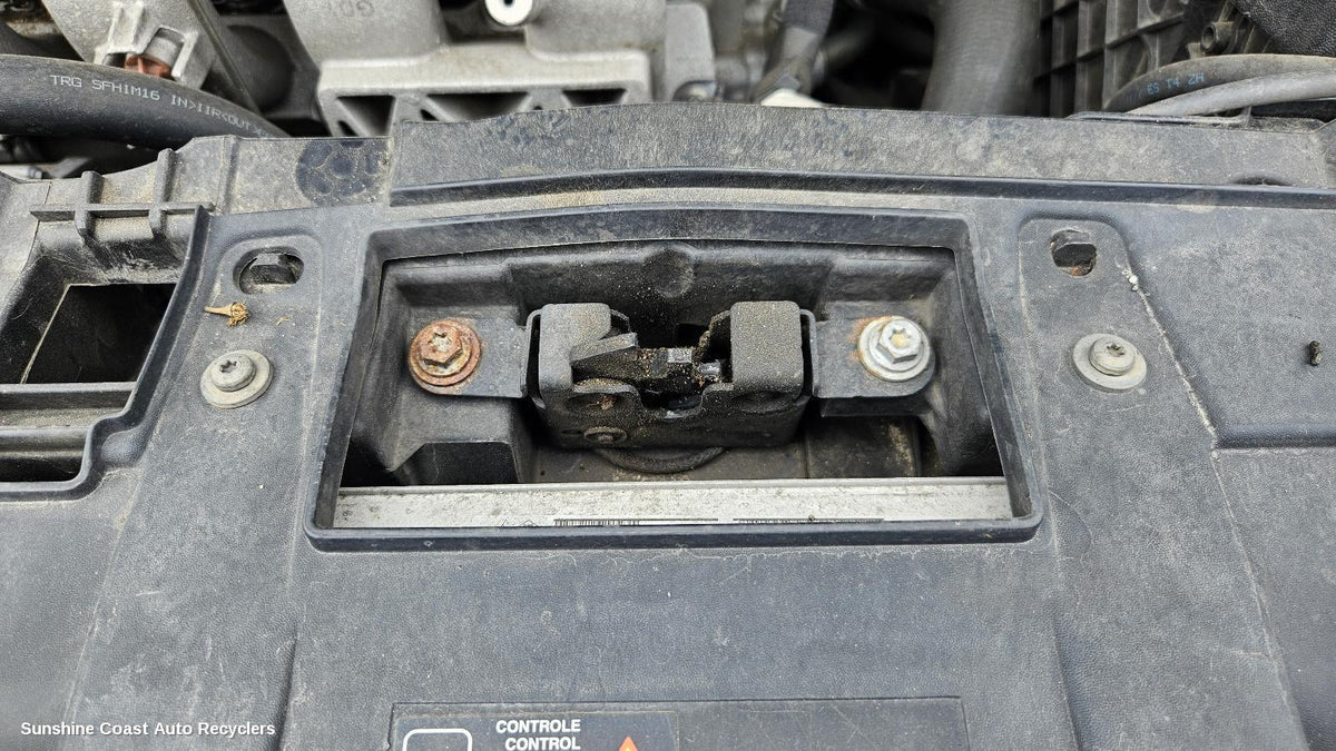 2010-2016 Renault Megane Bonnet Lock Support