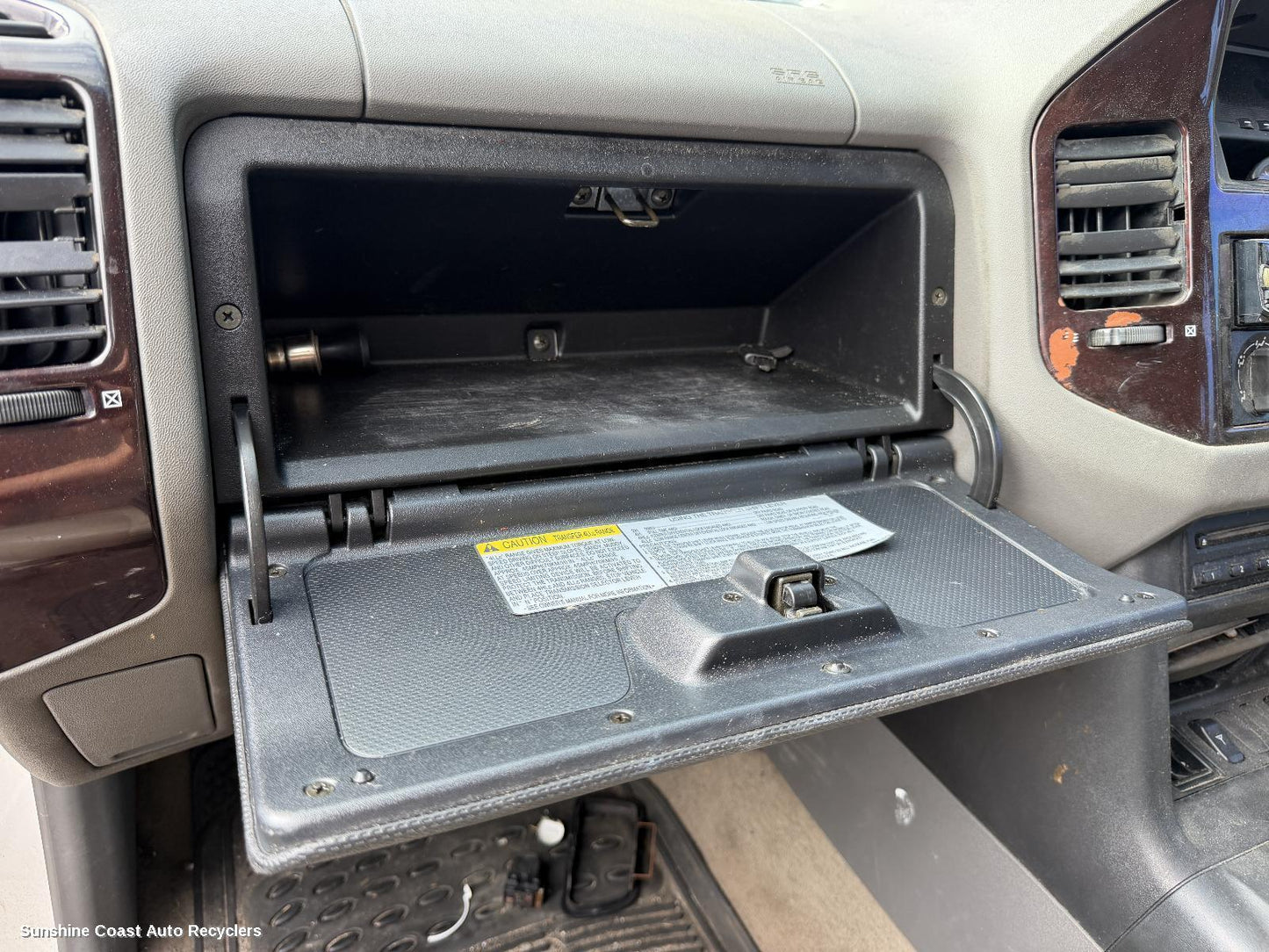 2000-2002 Mitsubishi Pajero Glove Box