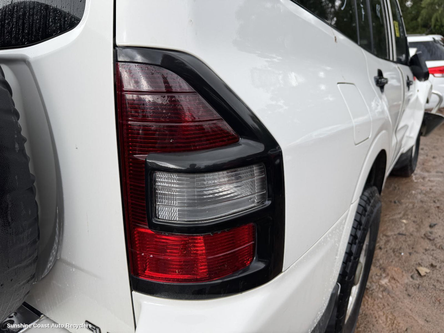 2002 Mitsubishi Pajero Right Taillight
