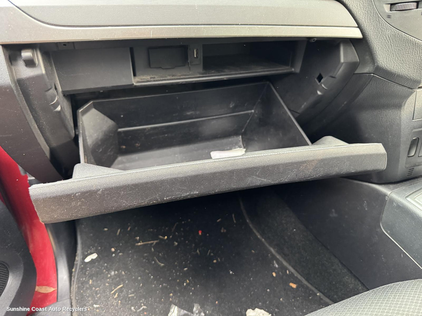 2006-2014 Mitsubishi Pajero Glove Box