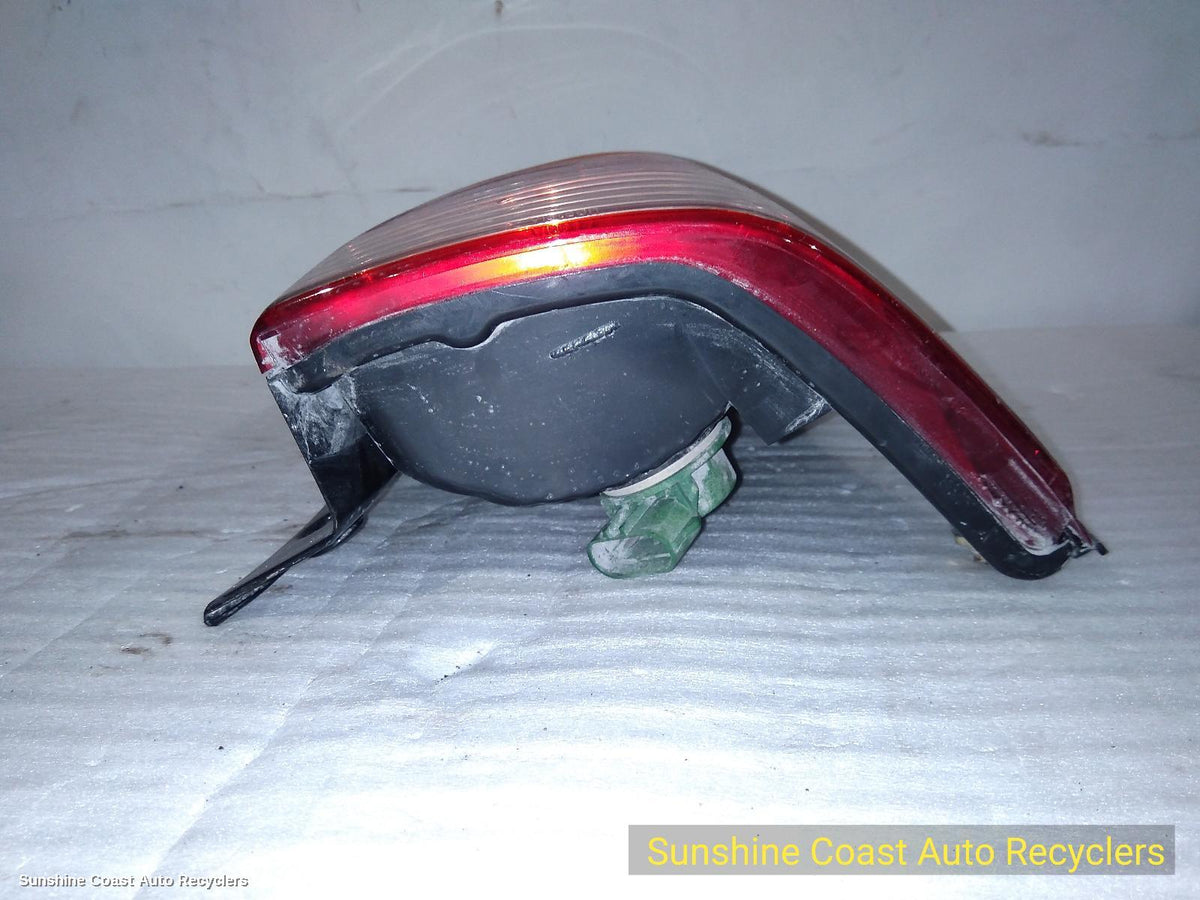 2001-2006 Ford Escape Right Taillight
