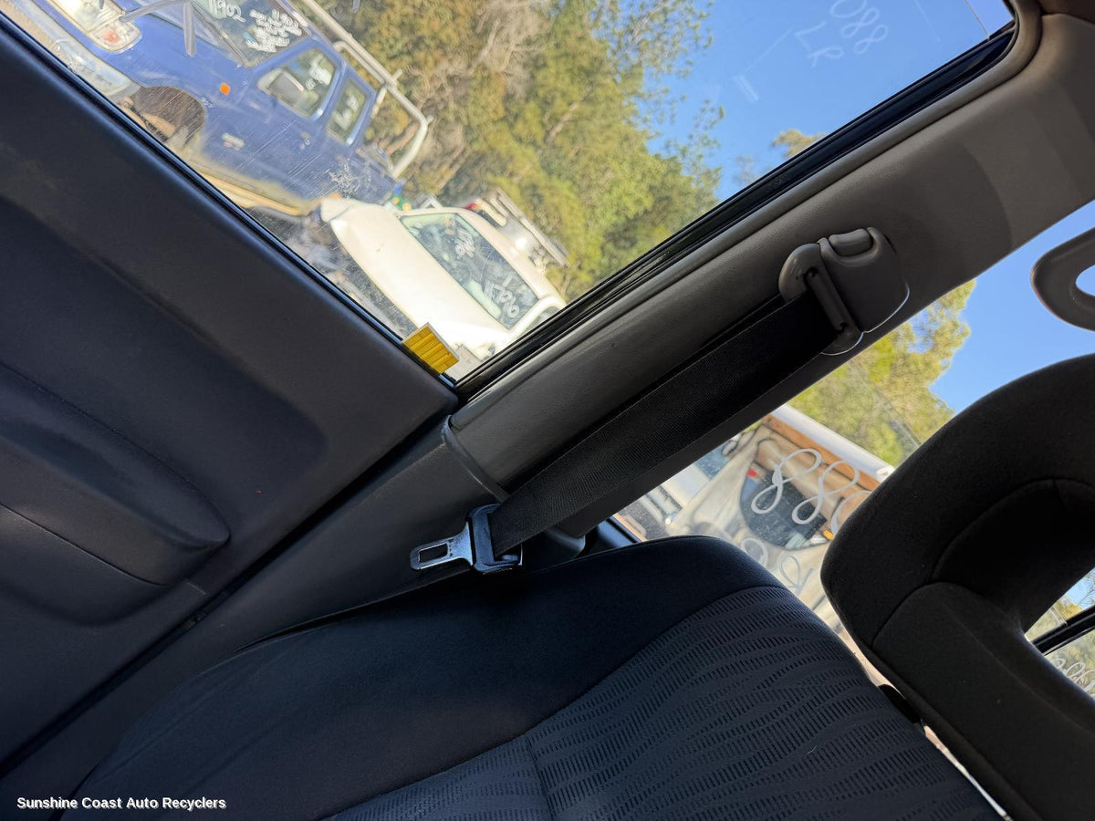 2002-2004 Mitsubishi Pajero Seatbelt Stalk